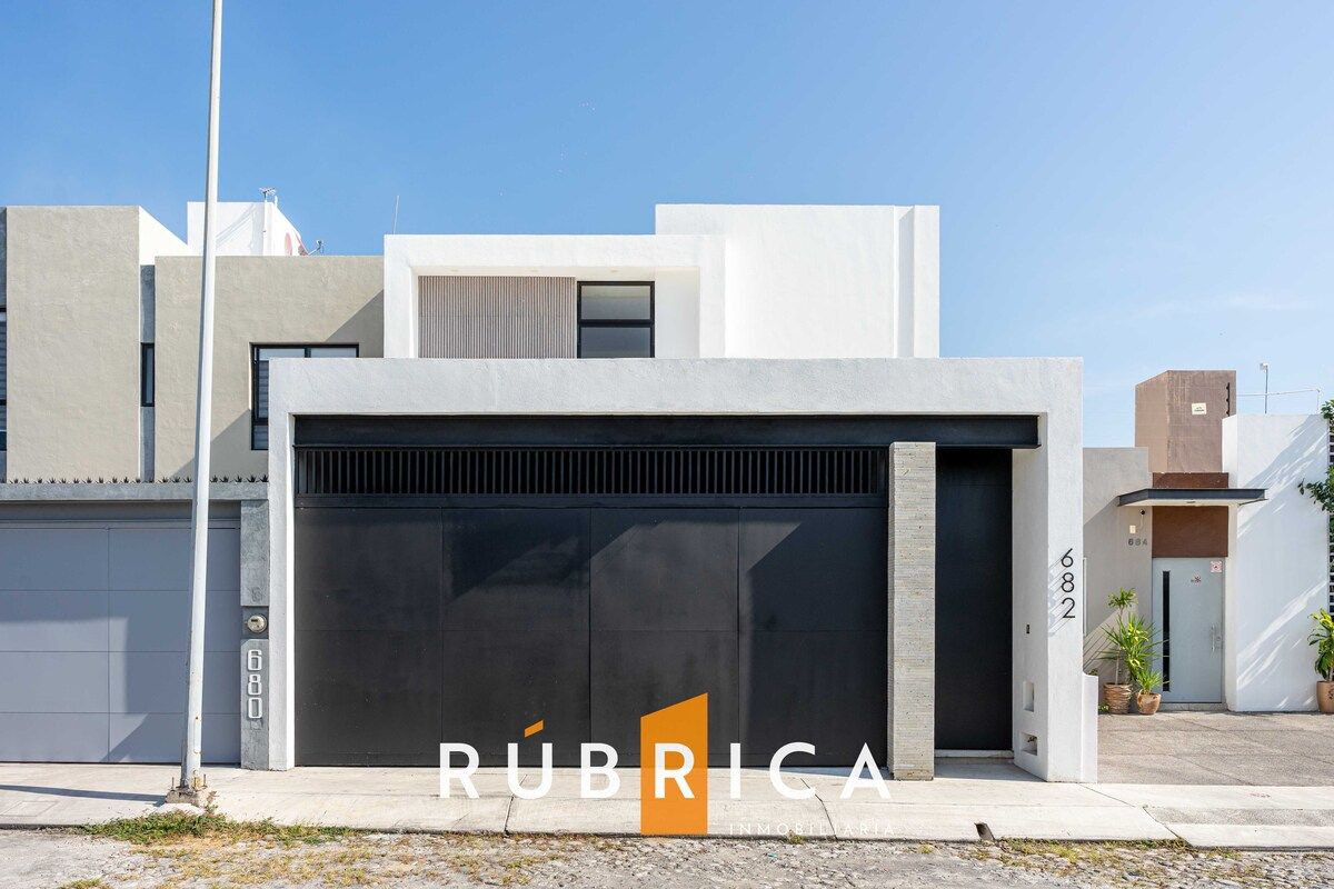 Casa en Venta en Residencial Loredo, Colima.