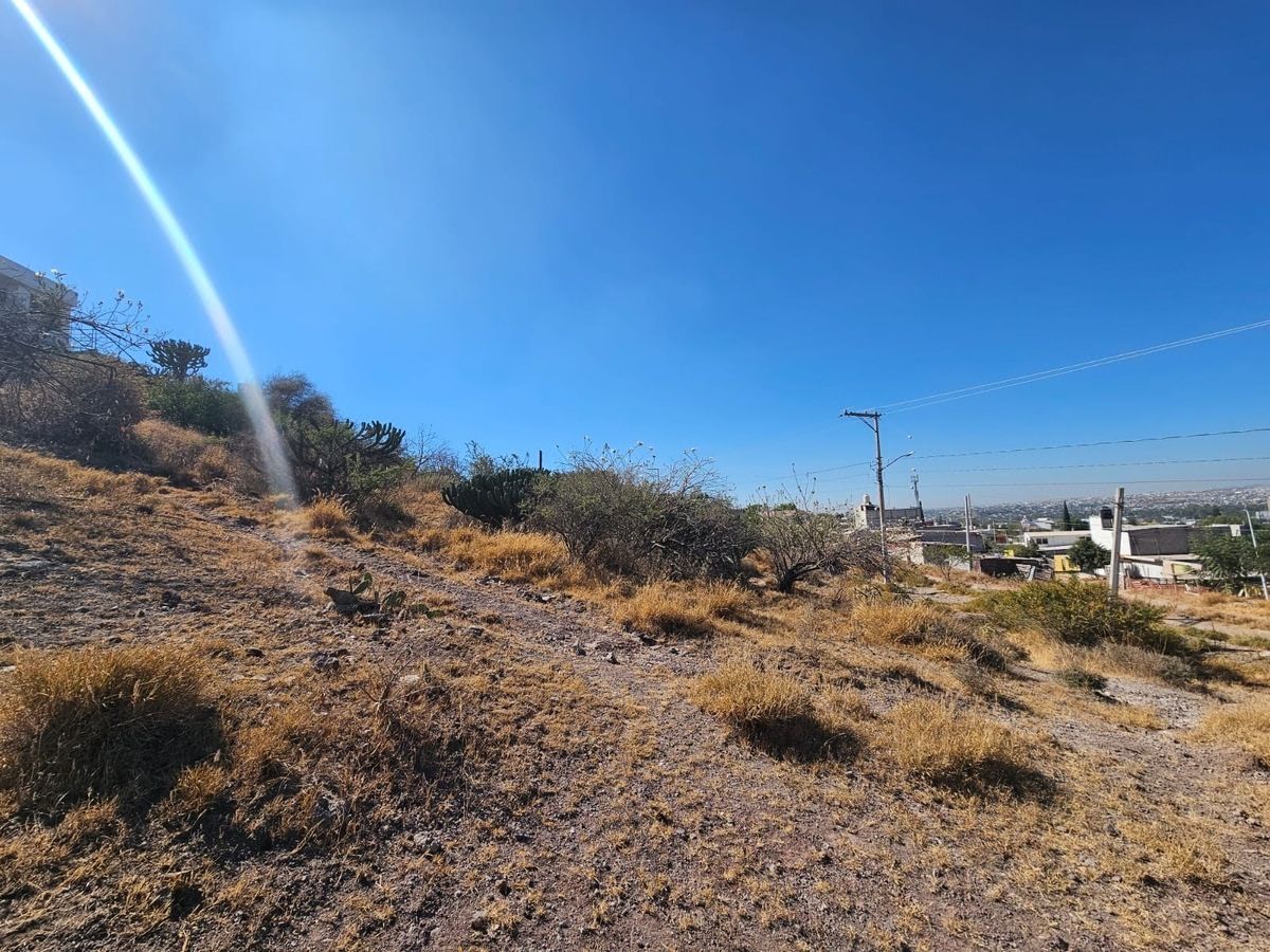 Venta terreno en zona Salitre, Querétaro 330 m2. Entrada por el Junípero