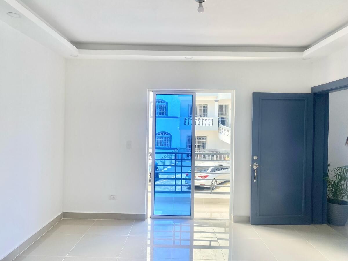 7 of 16: Entrance/living area