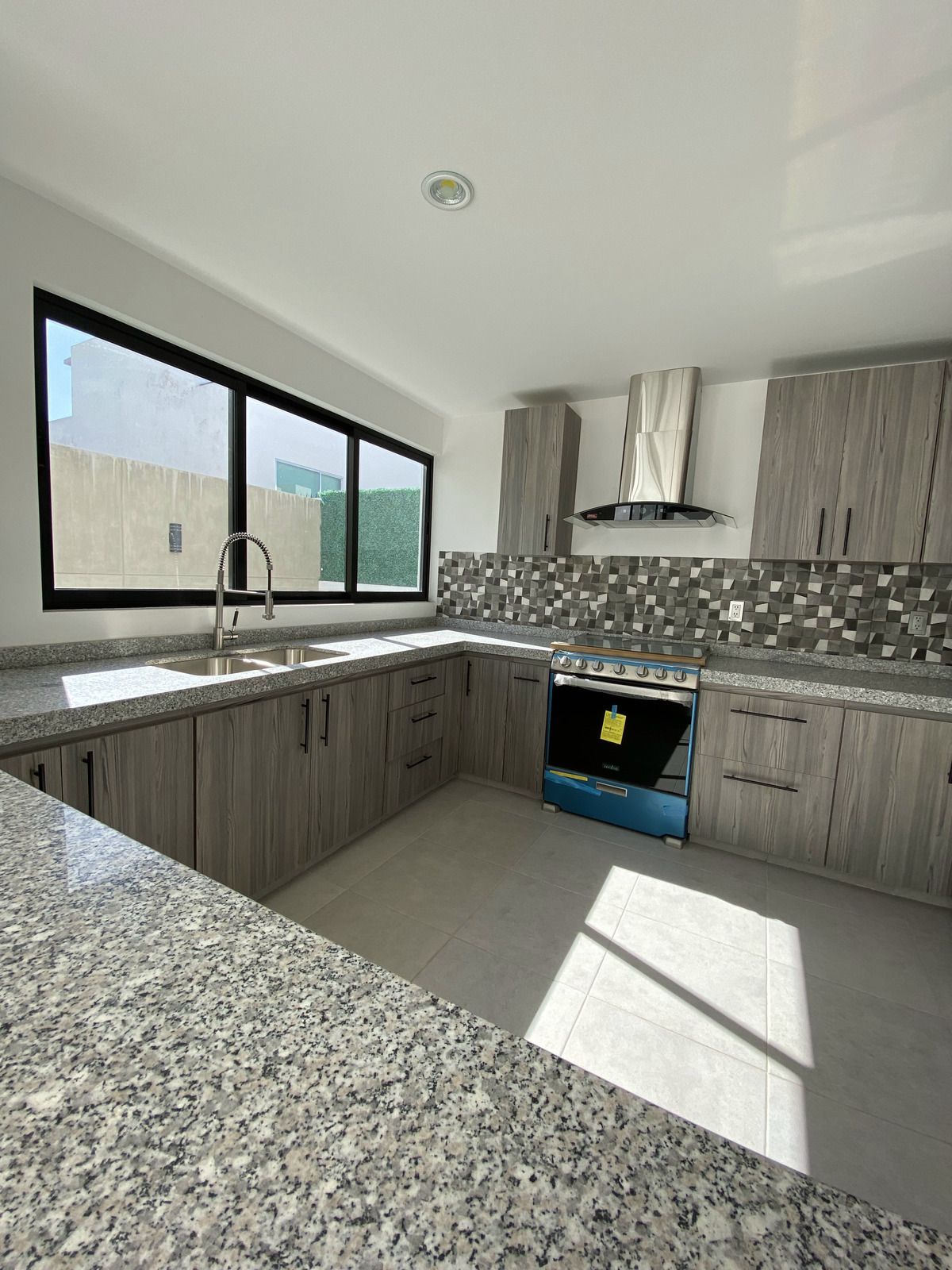 HERMOSA CASA NUEVA EN VENTA EN EL REFUGIO HABITACION EN PB - foto 5
