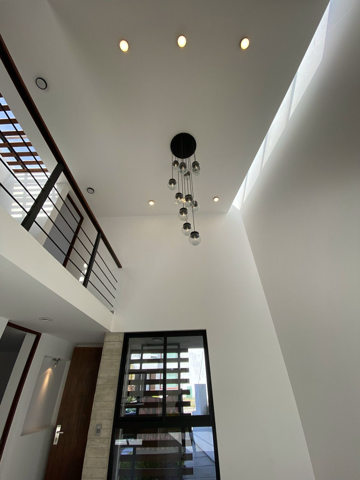HERMOSA CASA NUEVA EN VENTA EN EL REFUGIO HABITACION EN PB - foto 1