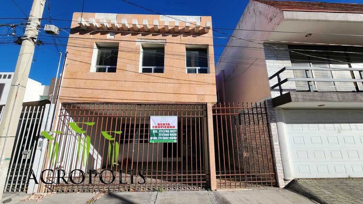 1 of 16: Fachada (frontal)