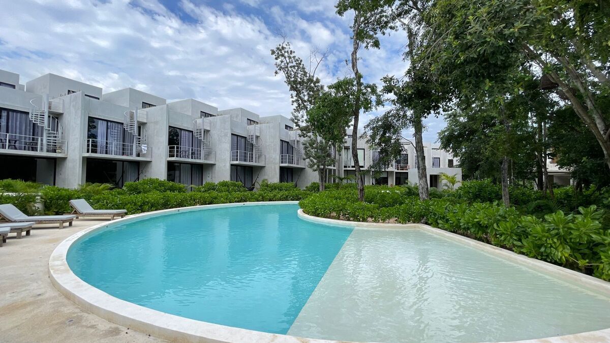 1 of 22: Alberca principal