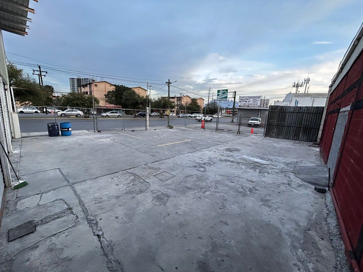 2 de 11: ESTACIONAMIENTO