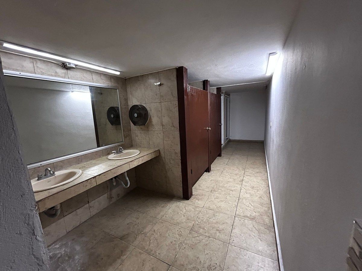 11 de 11: BAÑOS MUJERES