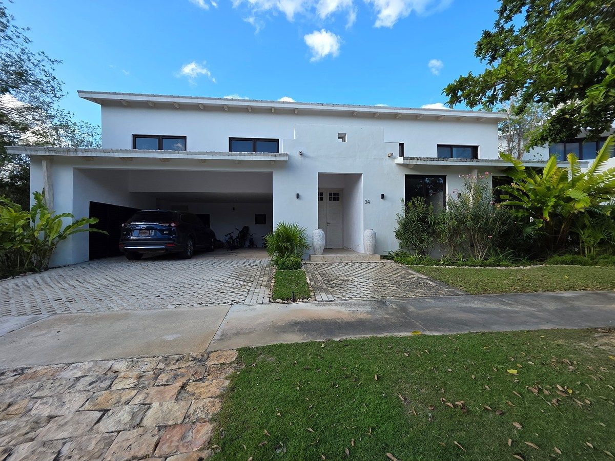 House in Yucatán Country Club, Mérida, photo 3 of 46