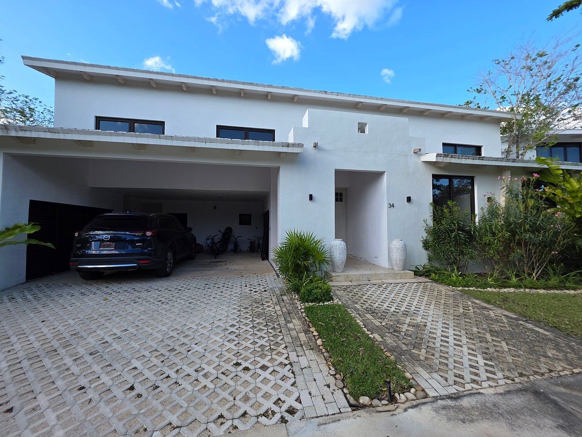 House in Yucatán Country Club, Mérida, photo 2 of 46