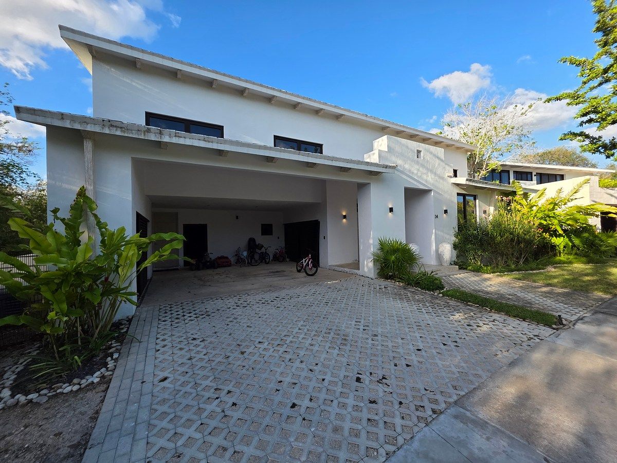 House in Yucatán Country Club, Mérida, photo 4 of 46