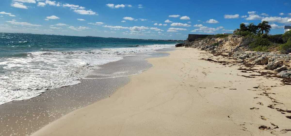 9 de 11: TERRENO CON 25 METROS DE PLAYA