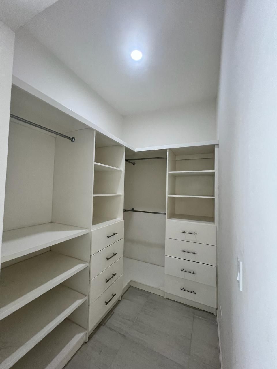 14 de 26: Closet recamara principal