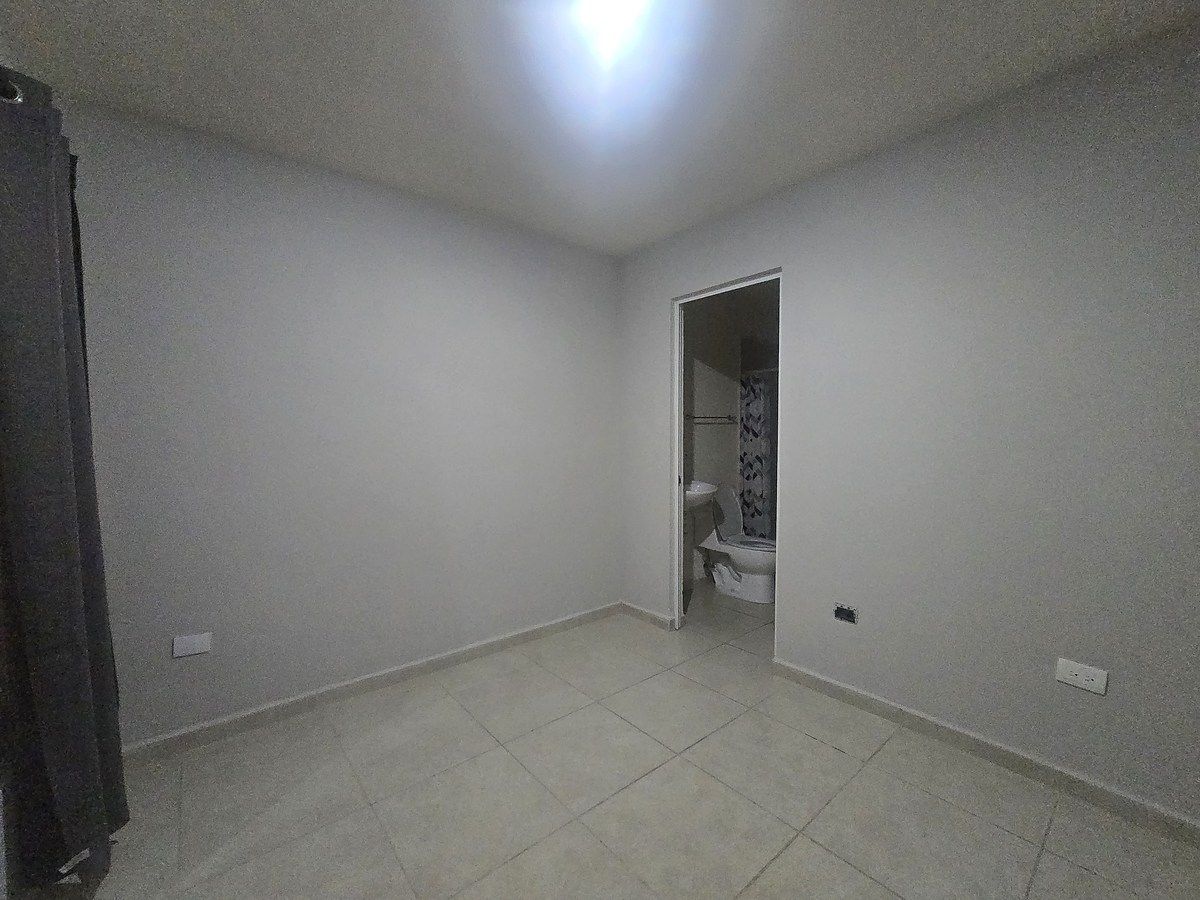 8 of 20: Recámara Principal con baño