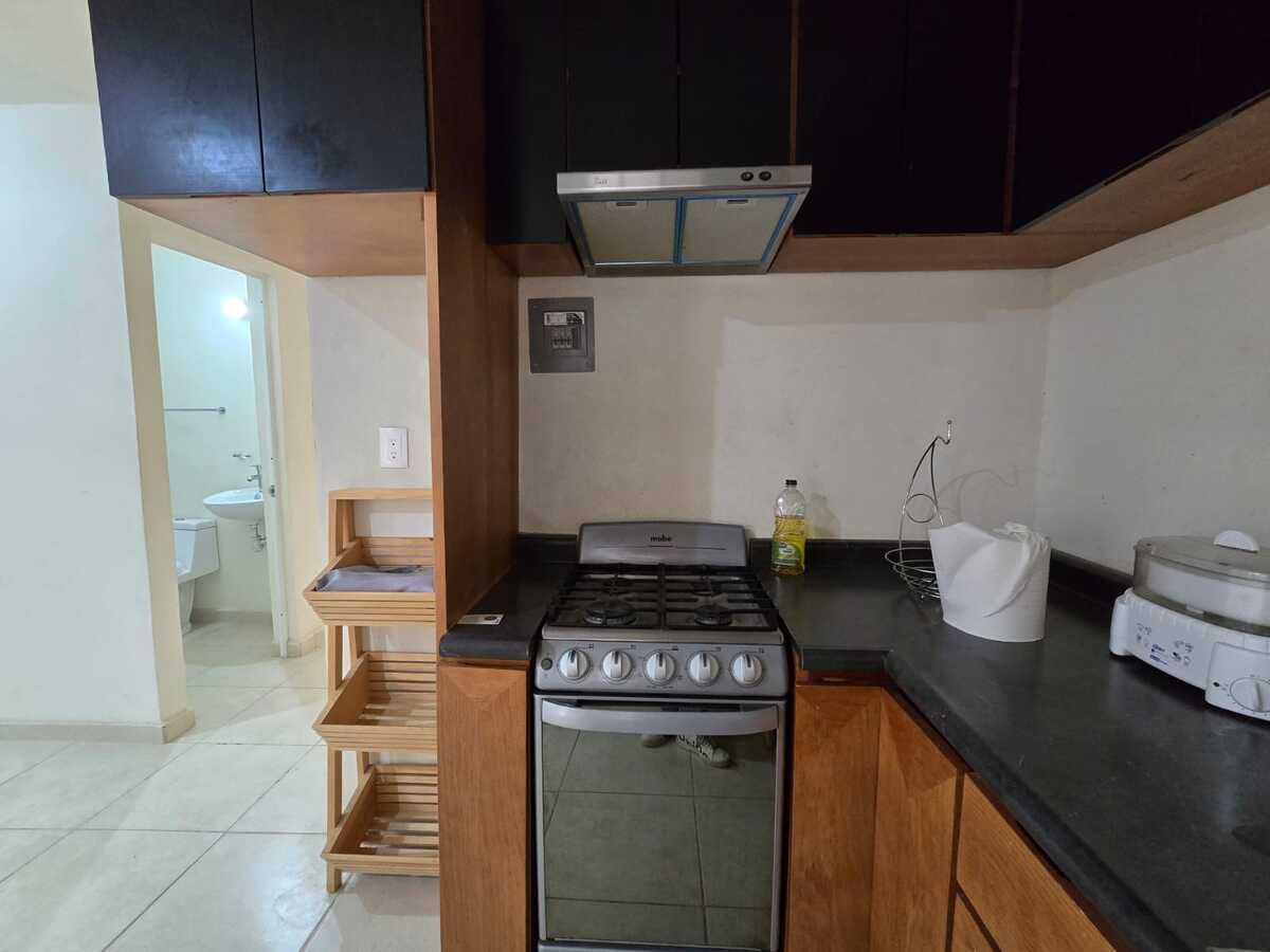 5 of 20: Cocina con estufa