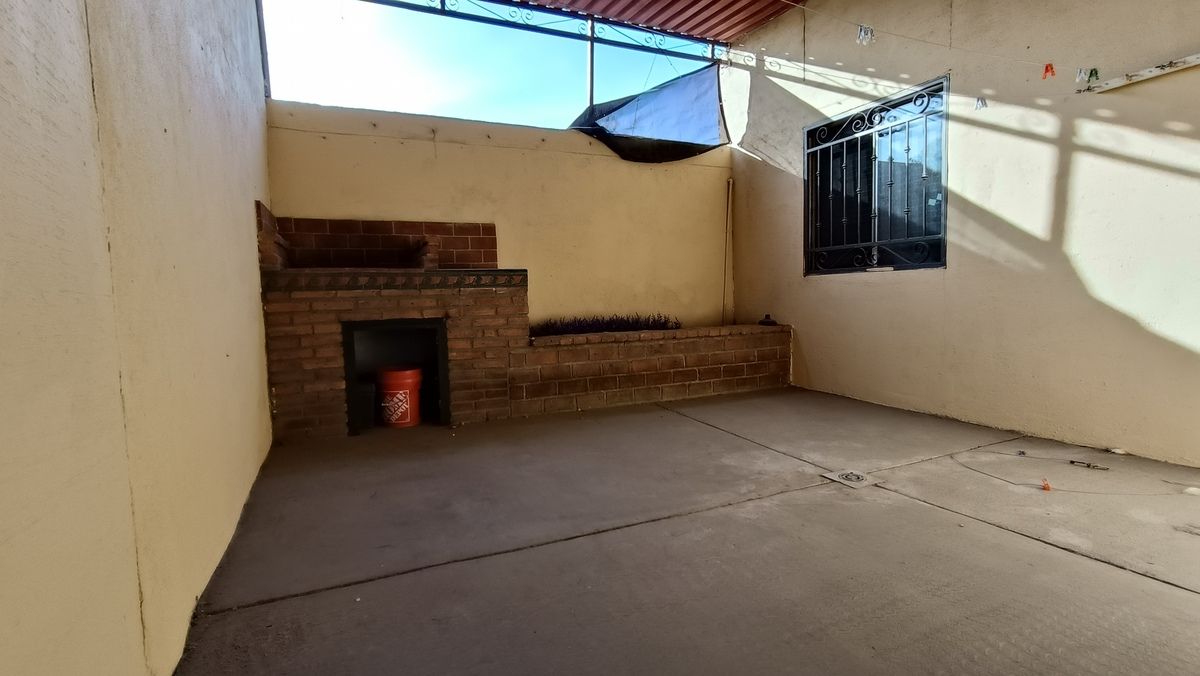 13 de 14: Patio trasero techado