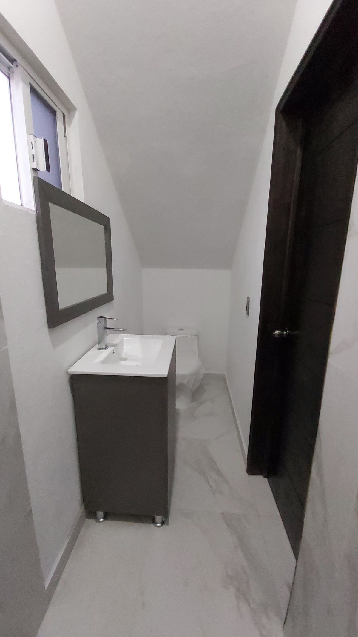 11 of 20: BAÑO 2