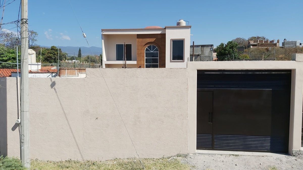 19 of 20: FACHADA PRINCIPAL