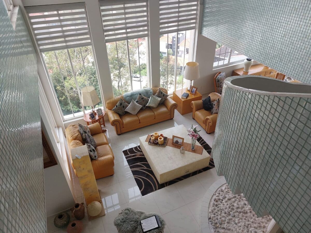 2 de 30: Sala con vista al jardín