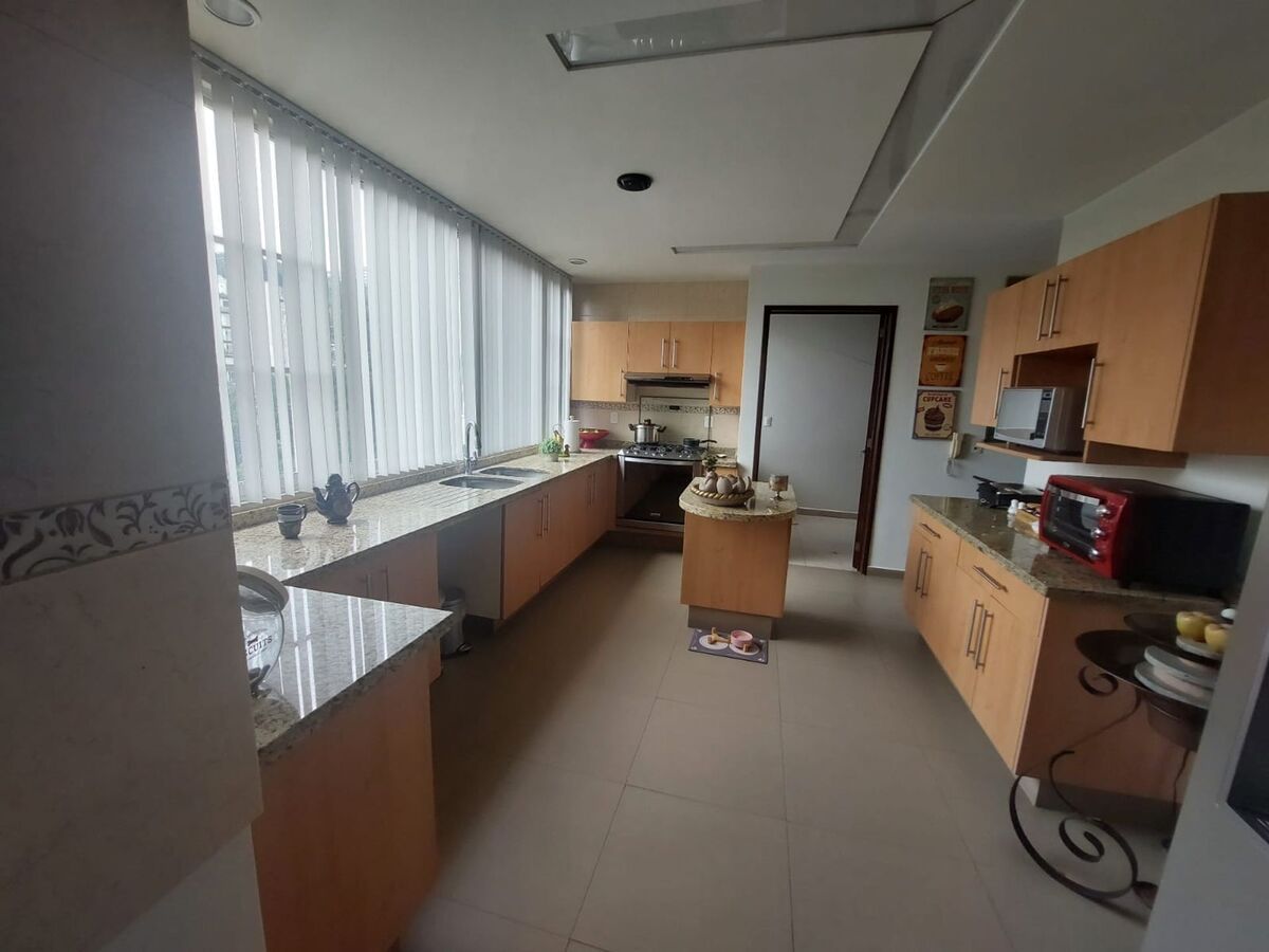 14 de 30: cocina con isla