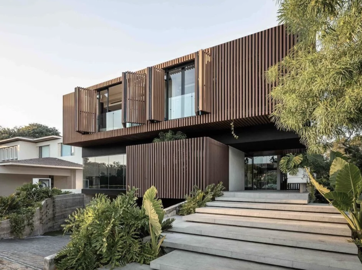 ESPECTACULAR RESIDENCIA EN VENTA CON PANELES SOLARES, EN YUCATÁ COUNTRY CLUB.