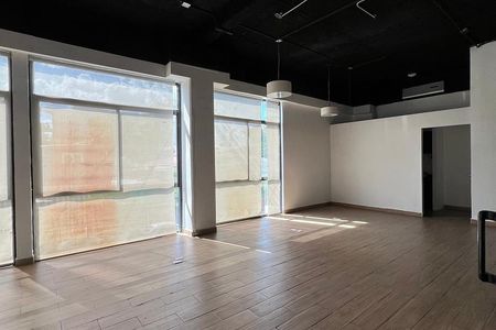 LOCAL 02 COMMERCIAL LOCATED IN IVANNA CAROLINA SQUARE
