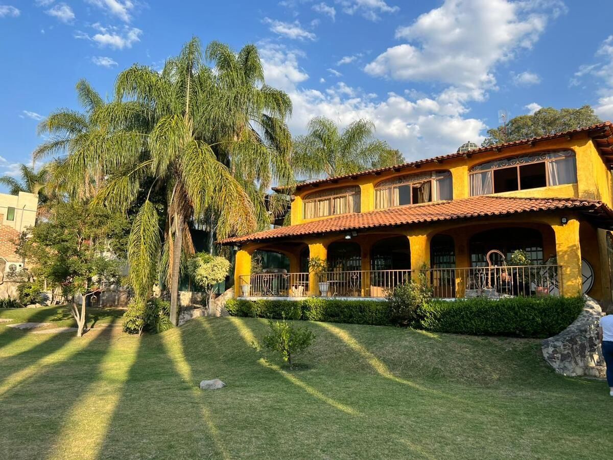 4 of 26: Parte trasera de la
Casa