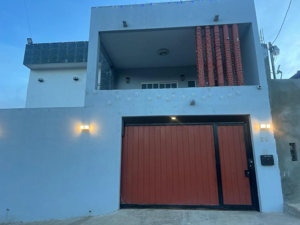 Spacious house with 6 bedrooms in Rosarito — ideal for living or investing