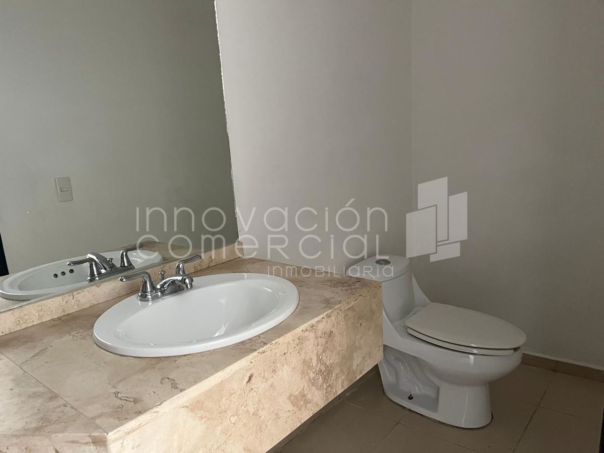7 de 25: Baño de visitas