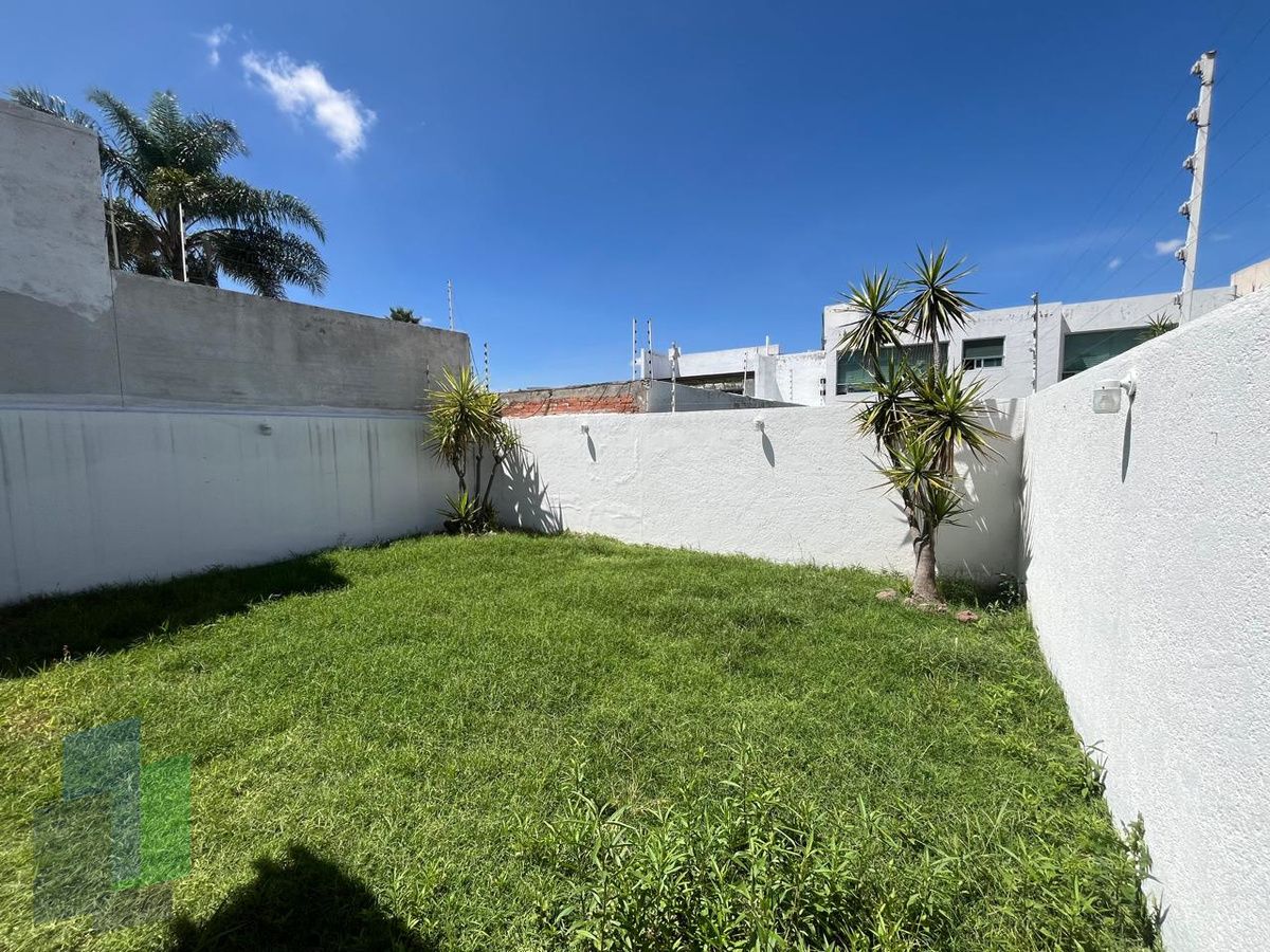 16 de 34: Amplio jardín