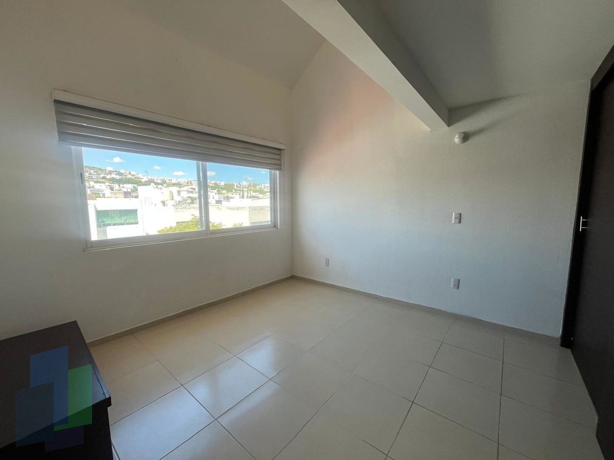 28 de 34: Recámara con tapanco