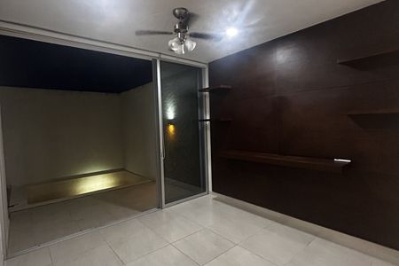 CASA COM PAINÉIS SOLARES CHOLUL VITUA