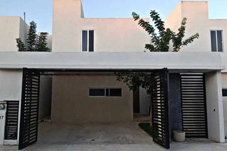 CASA COM PAINÉIS SOLARES CHOLUL VITUA
