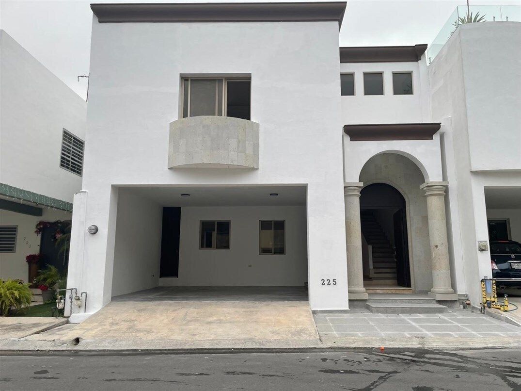 CASA EN VENTA EN RESIDENCIAL LA ESCONDIDA