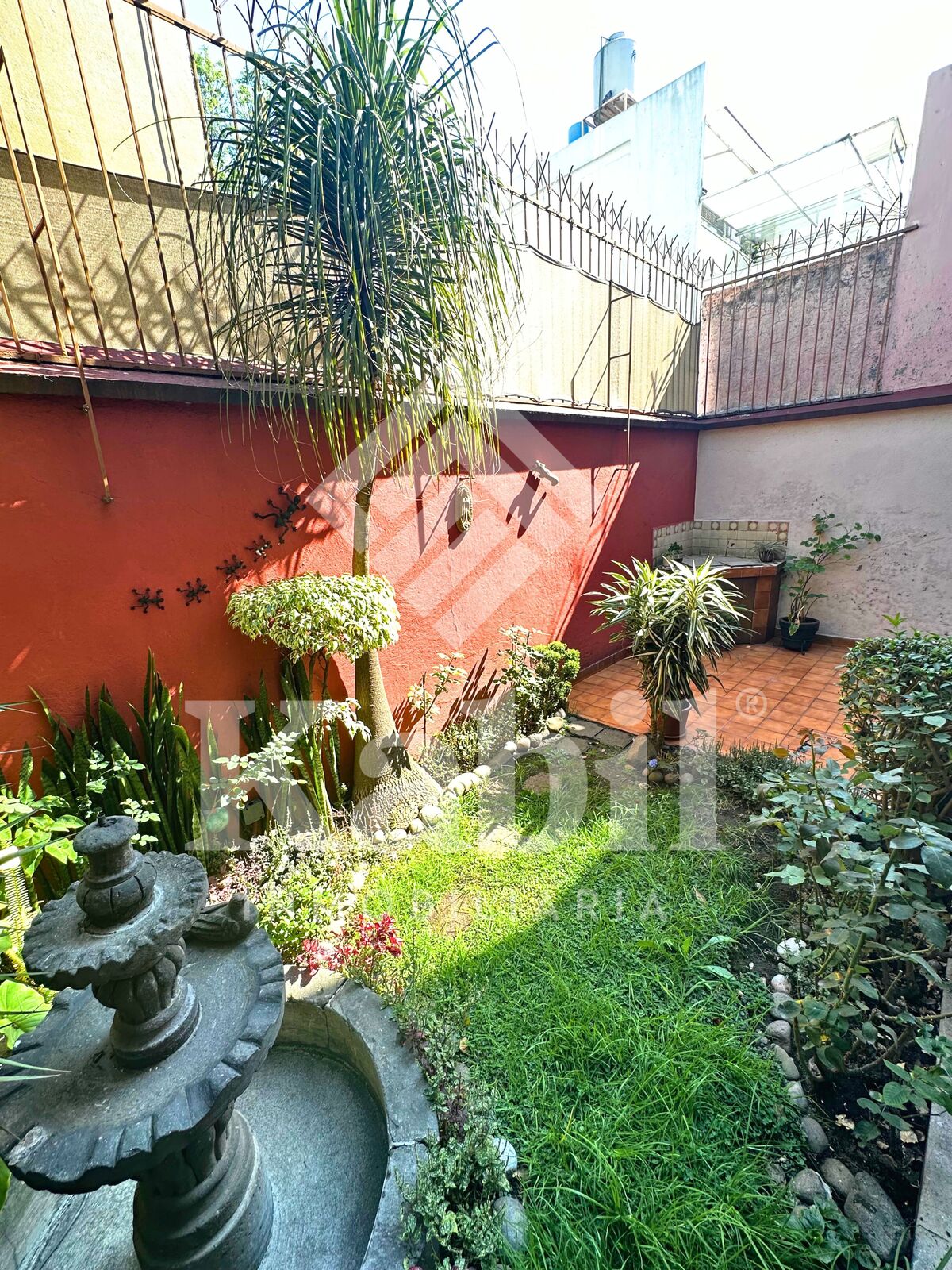 1 of 19: Jardín  con fuente y asador 7.66*3