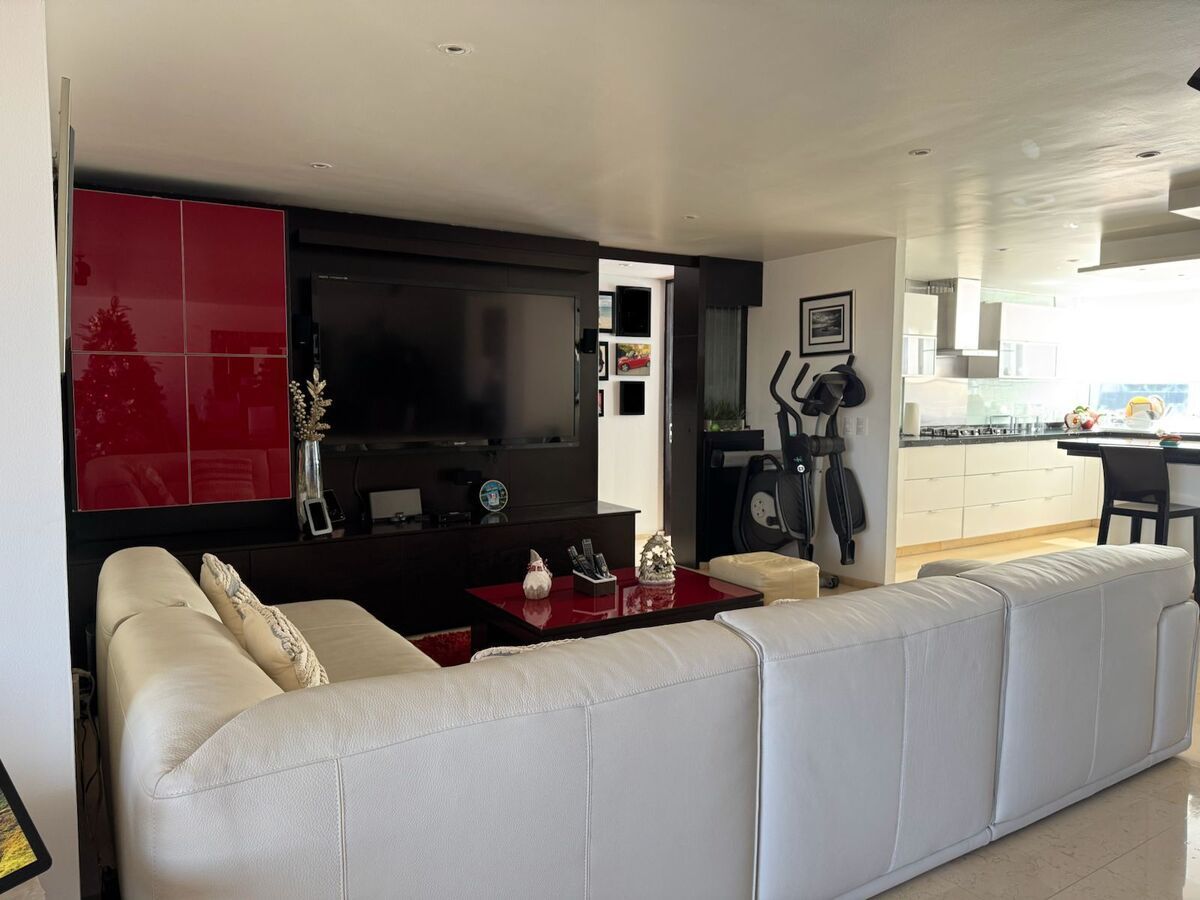 5 of 36: Sala de TV