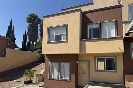House for rent in Hacienda de las Palmas