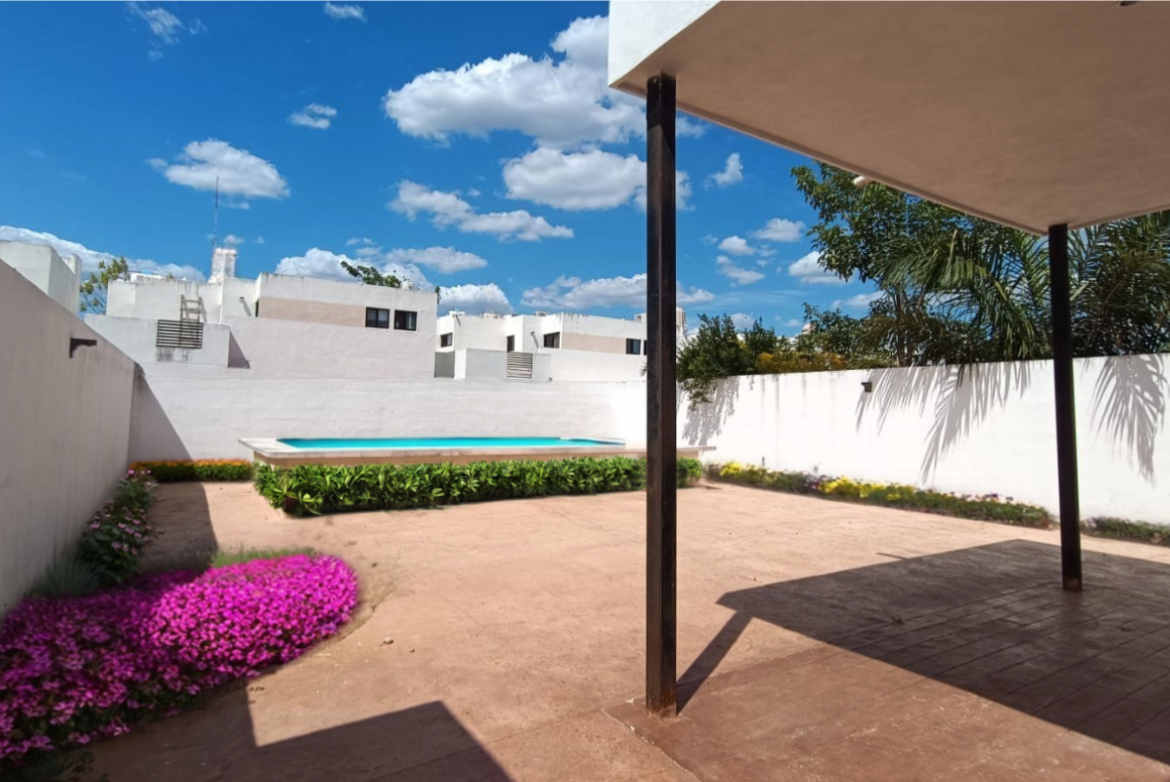 4 de 19: TERRAZA Y PISCINA