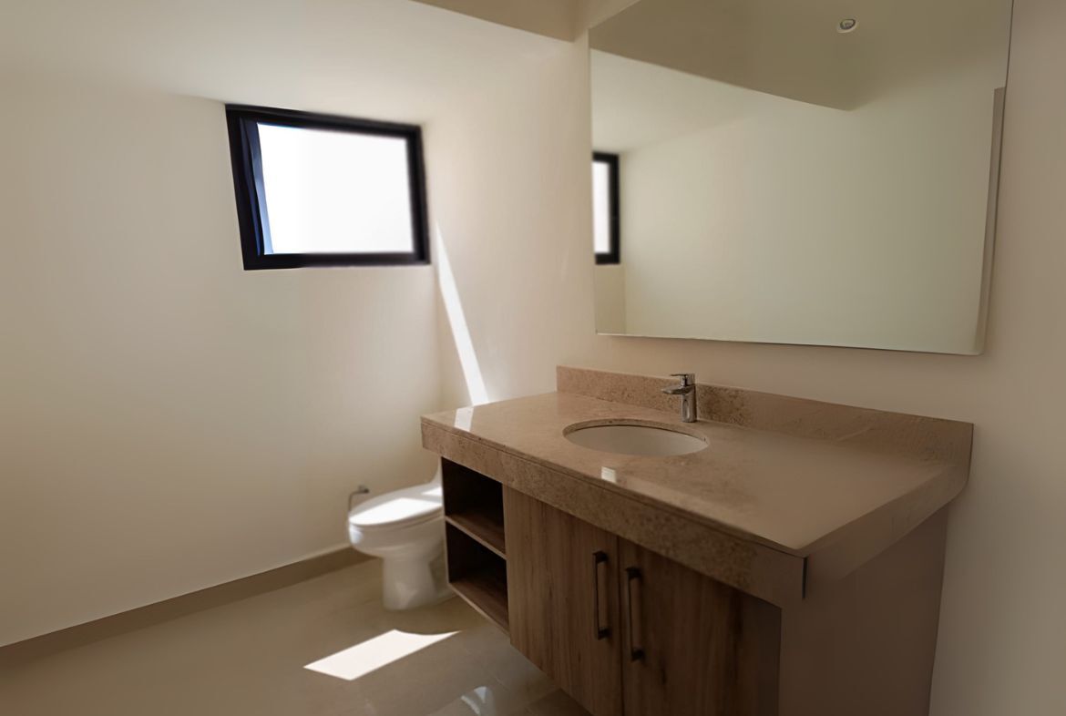 10 of 29: MEDIO BAÑO