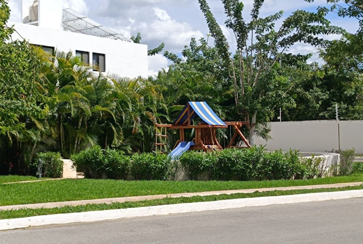 24 of 29: PARQUE PRIVADA