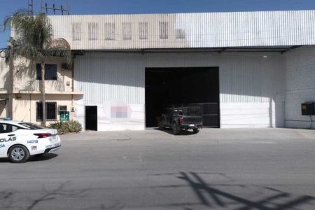 Bodega con Oficinas con ubicación a 3 min del Mercado de Abastos Estrella