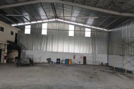 Bodega con Oficinas con ubicación a 3 min del Mercado de Abastos Estrella
