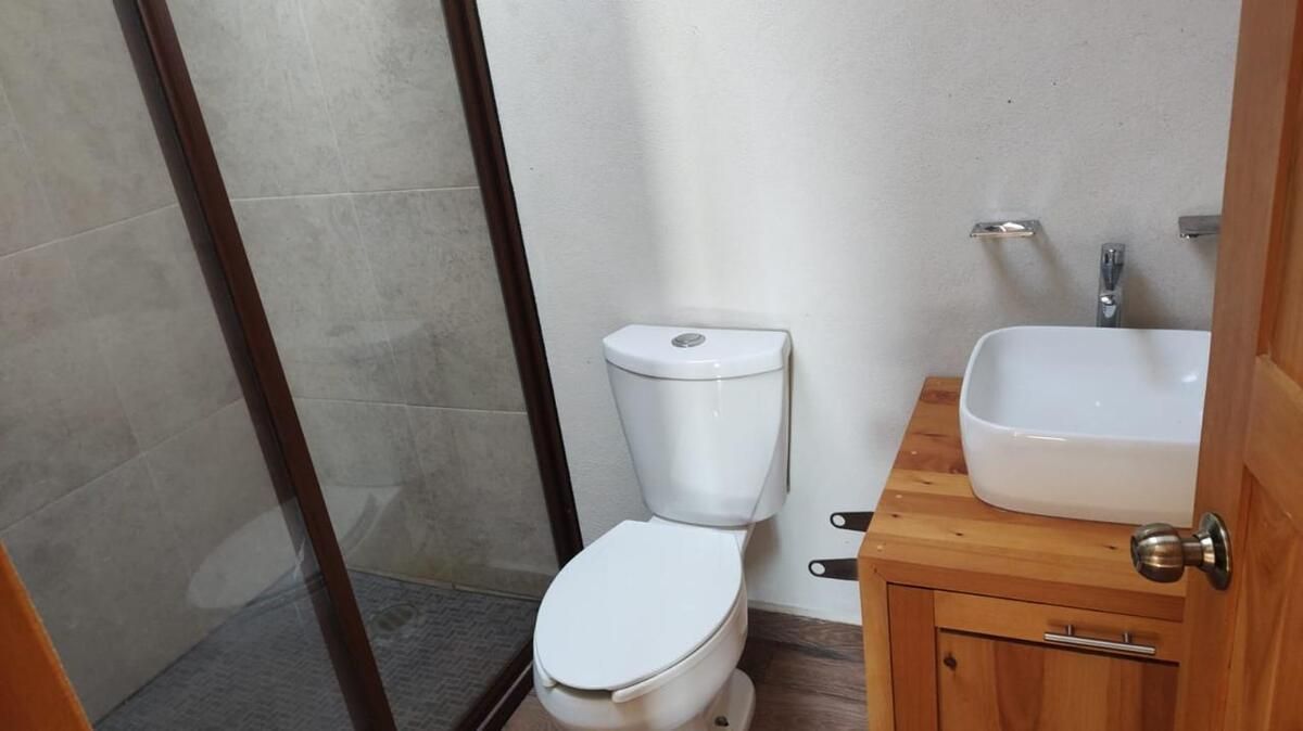 4 of 11: baño