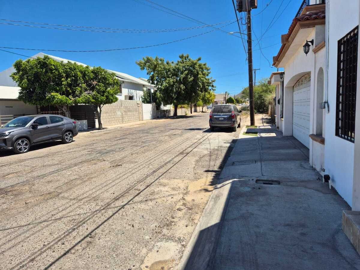 11 de 13: Entorno calle principal