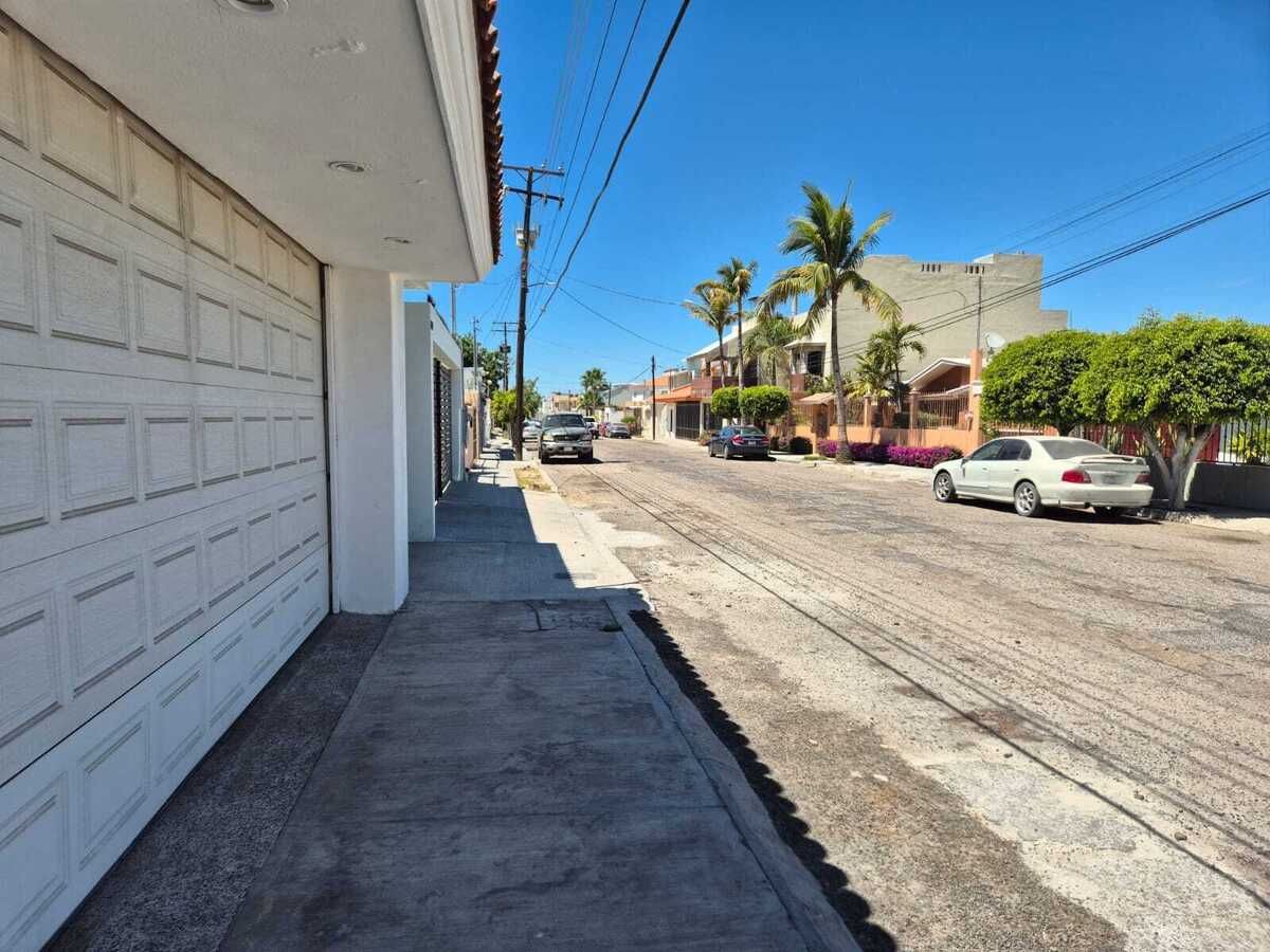 12 de 13: Entorno Calle  principal