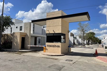 Casa Amueblada en Privada, Excelente Ubicación en Temozón con Paneles Solares
