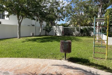 Casa Amueblada en Privada, Excelente Ubicación en Temozón con Paneles Solares