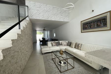 Casa Amueblada en Privada, Excelente Ubicación en Temozón con Paneles Solares