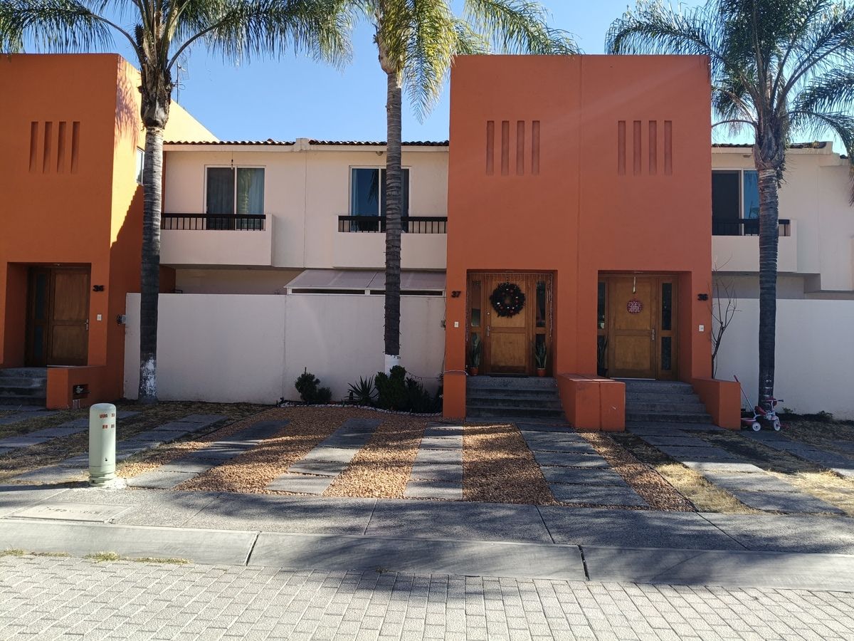 Casa en venta en Naranjos Juriquilla - foto 1