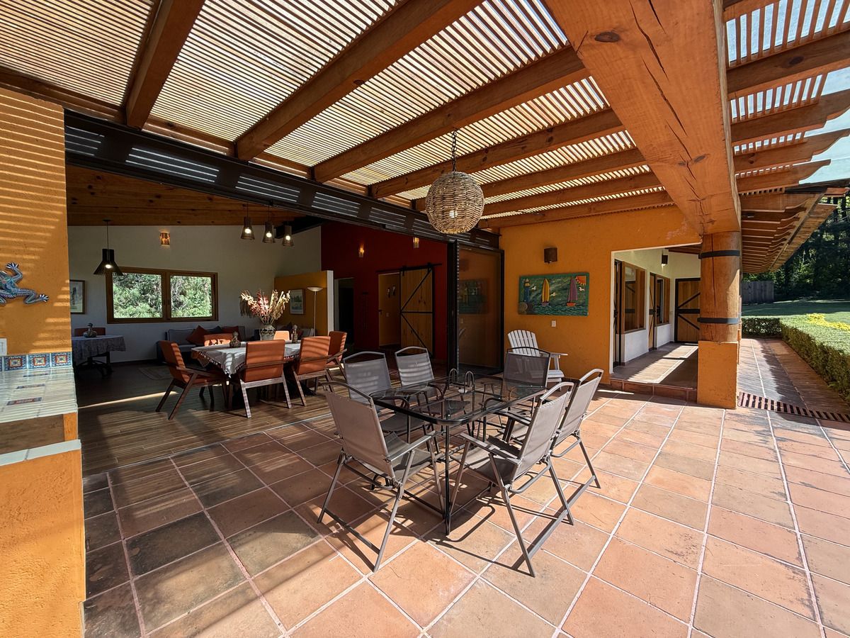 6 of 35: comedor exterior e interior