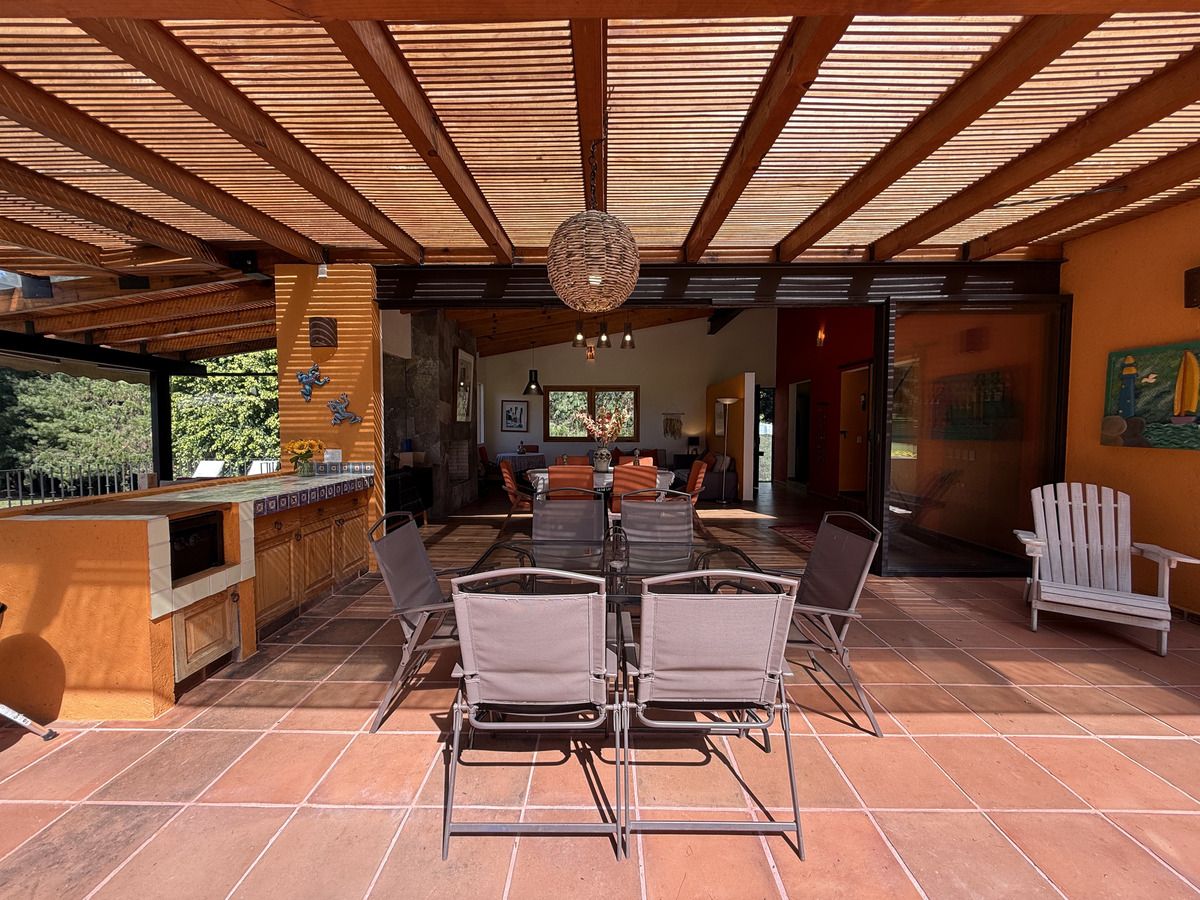 7 of 35: Comedor exterior