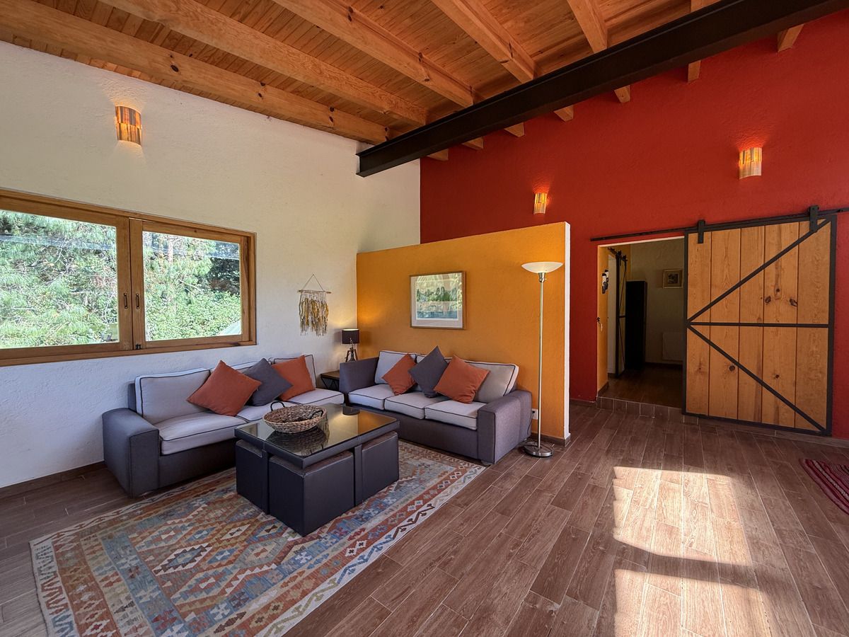 8 of 35: Sala interior