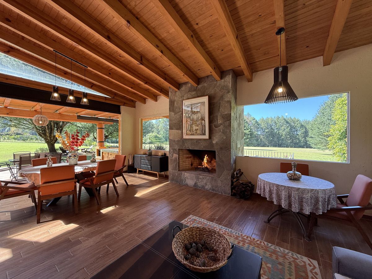 12 of 35: Comedor interior